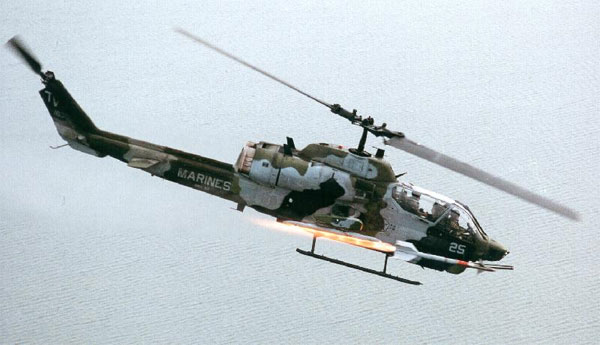 AH-1W lanzando un AIM-9 Sidewinder