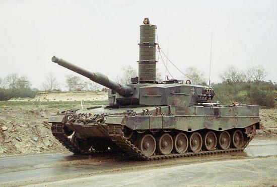 Leopard 2 con el snorkel insatalado